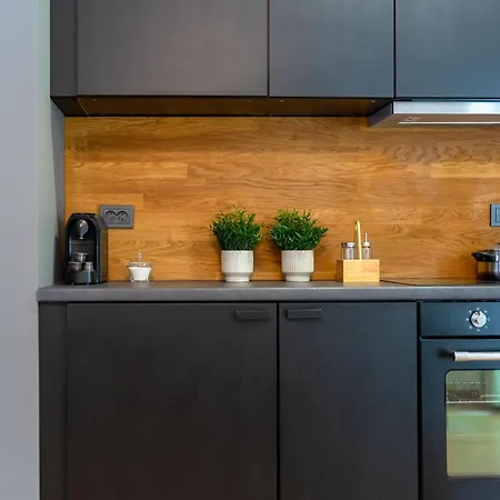 Botanica Deluxe With Balcony & Ac - Properunit