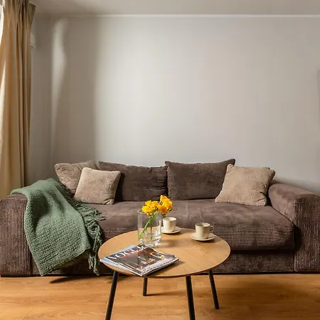 Botanica Deluxe With Balcony & Ac - Properunit * 브로츠와프