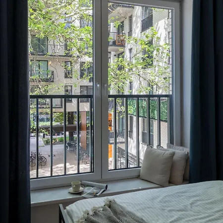 Botanica Deluxe With Balcony & Ac - Properunit