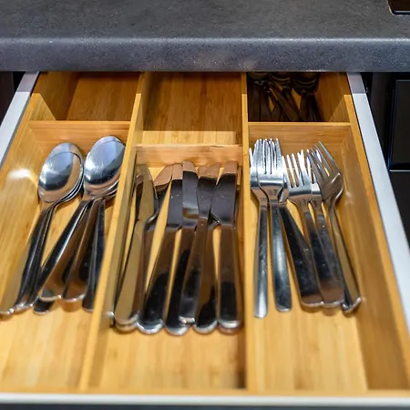 아파트 Botanica Deluxe With Balcony & Ac - Properunit