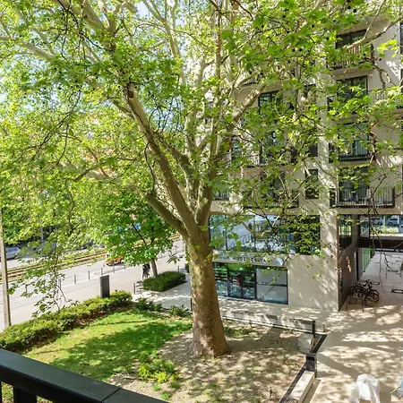 Botanica Deluxe With Balcony & Ac - Properunit 브로츠와프