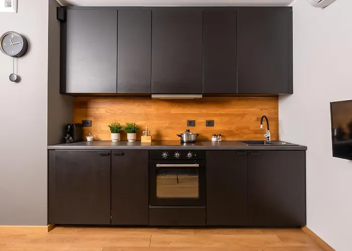 Botanica Deluxe With Balcony & Ac - Properunit *