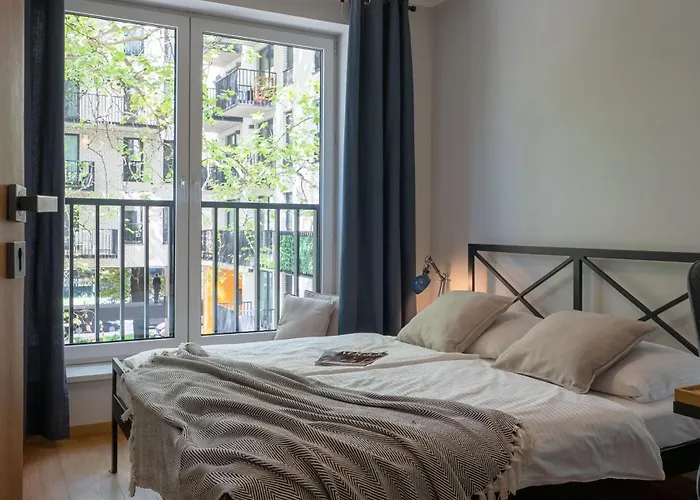 Botanica Deluxe With Balcony & Ac - Properunit Appartement