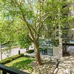 Botanica Deluxe With Balcony & Ac - Properunit فروتسواف