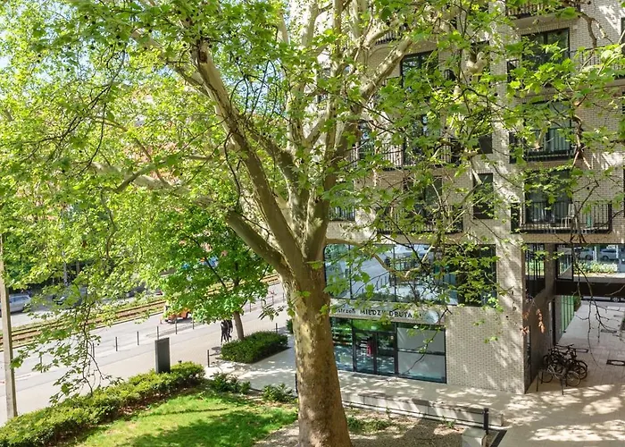 Botanica Deluxe With Balcony & Ac - Properunit Wroclaw